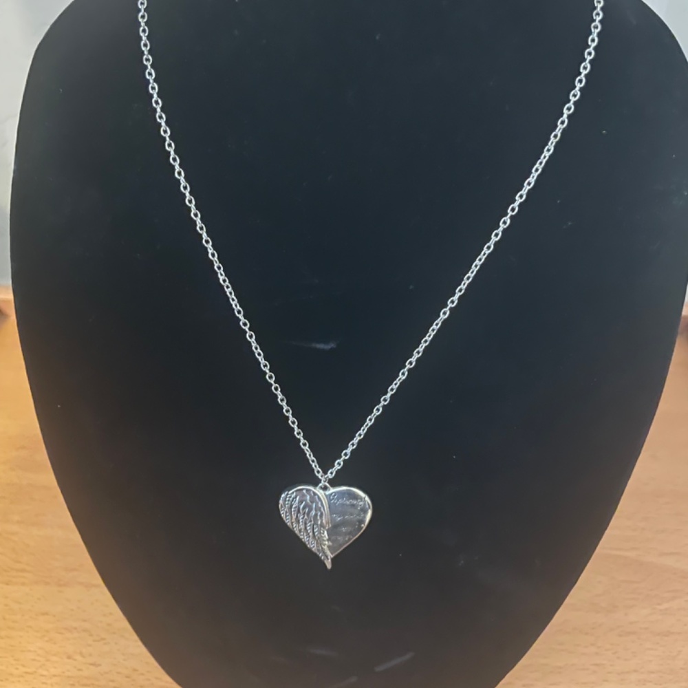 A piece of my heart has wings necklace - Picture 3 of 3